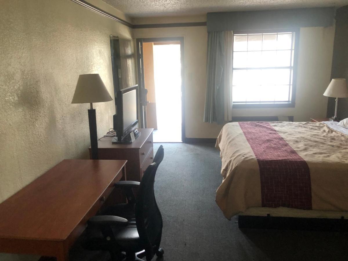 Airport Inn And Suites Tulsa Eksteriør billede
